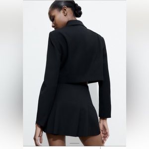 Zara Perfect Everyday CROPPED BLAZER.  Black size L